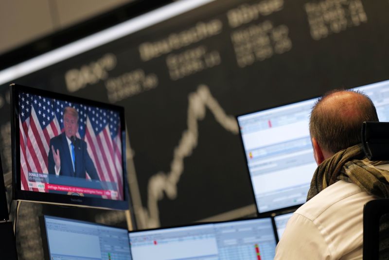 © Reuters. FILE PHOTO: German share price index DAX reacts to U.S. elections in Frankfurt