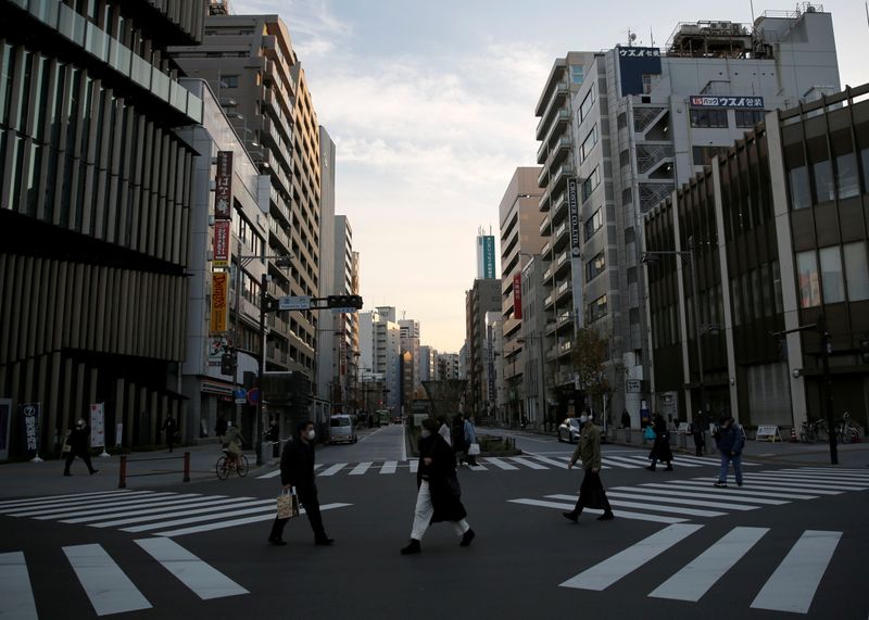 &copy; Reuters. コロナ分科会、感染拡大地域の忘年会・新年会自粛を提言＝西村再生相