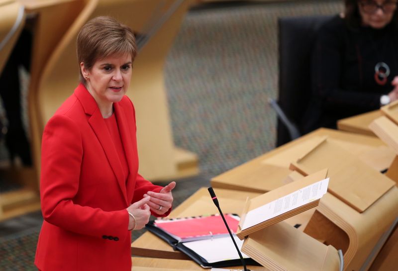 &copy; Reuters. رئيسة وزراء اسكتلندا تعتذر عن عدم وضع كمامة في مكان عام مغلق