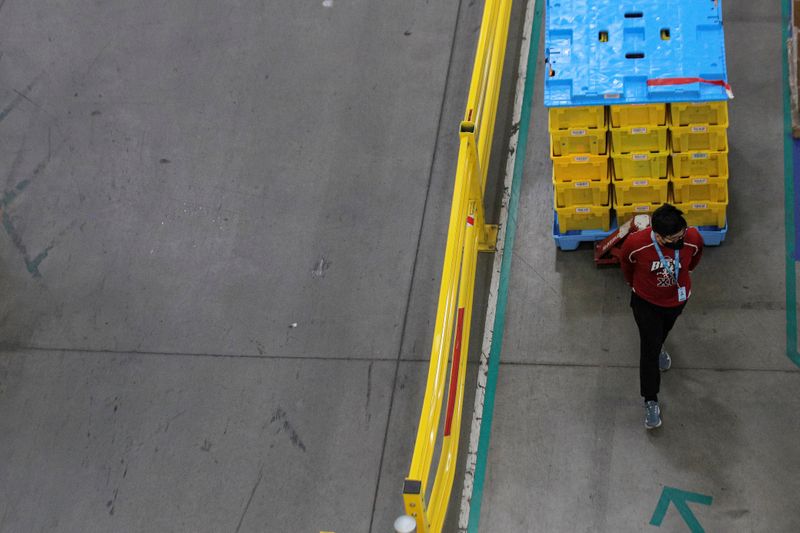 © Reuters. FILE PHOTO: Amazon's JFK8 distribution center in Staten Island, New York City