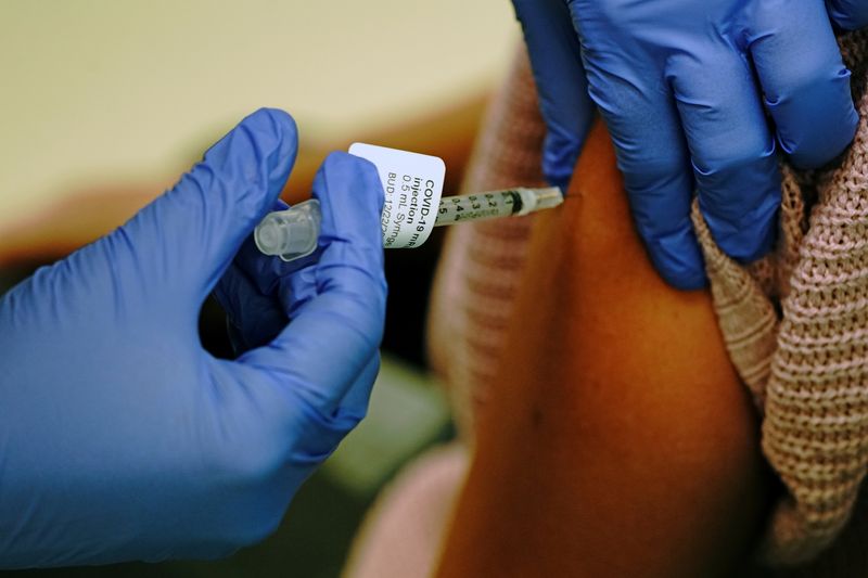 &copy; Reuters. CORONAVIRUS: FEU VERT AU VACCIN MODERNA AU CANADA