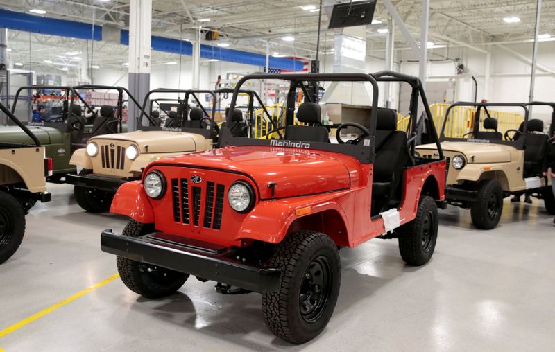 © Reuters. FILE PHOTO: ROXOR off-road vehicles are seen in the Mahindra Automotive North America assembly plant in Auburn Hills Michigan,