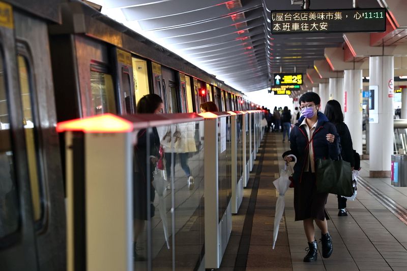 &copy; Reuters. 台湾、新年行事を中止　8カ月ぶりのコロナ市中感染受け＝報道