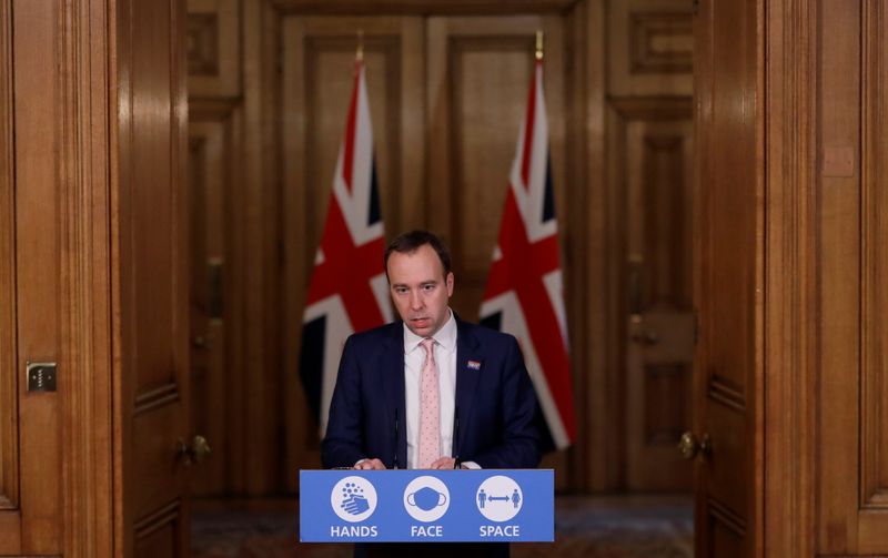 © Reuters. Matt Hancock, secretário da Saúde do Reino Unido, durante entrevista coletiva em Downing Street
