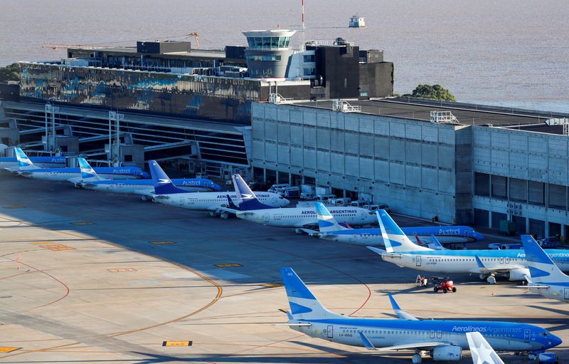 © Reuters. Vista do aeroporto Jorge Newbery, em Buenos Aires, em meio à pandemia de coronavírus