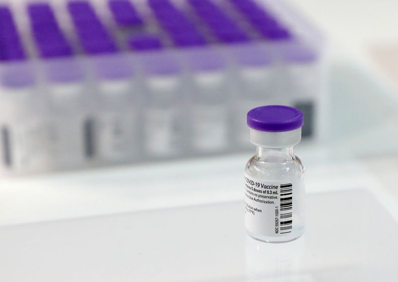 &copy; Reuters. 仏、ファイザー製ワクチンの国内展開を承認