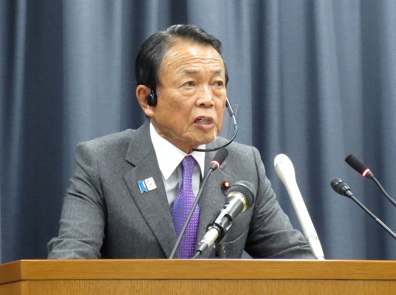 &copy; Reuters. コロナ対応予備費4862億円の支出を決定＝麻生財務相