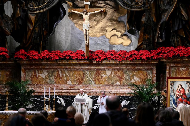 &copy; Reuters. Pope urges help for poor