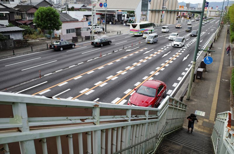 &copy; Reuters. FILE PHOTO:  A schoolboy walks up the overhead bridge along a traffic junction in Beppu