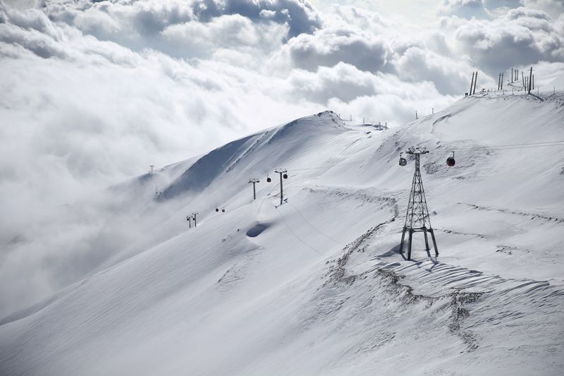 &copy; Reuters. FILE PHOTO: A general view shows the Tochal ski resort, in north of Tehran