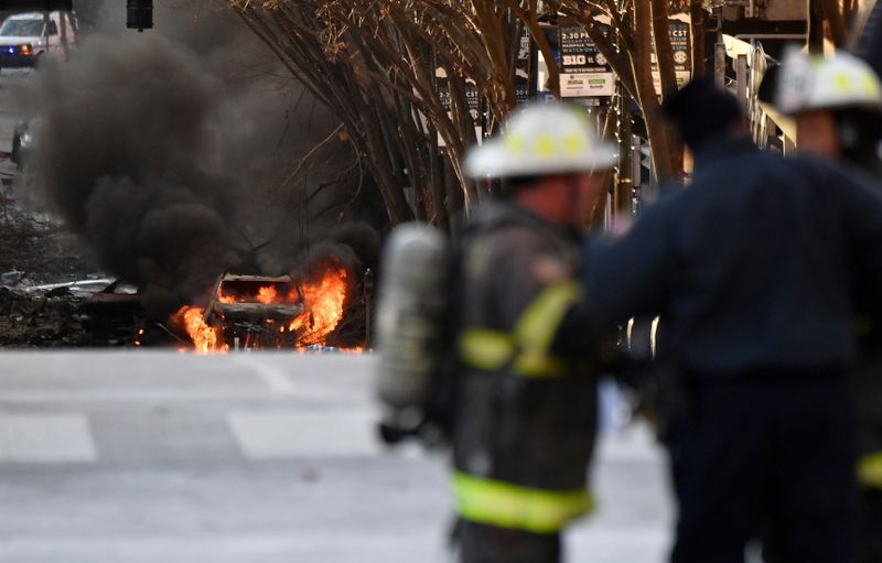 &copy; Reuters. Veículo em chamas após explosão em Nashville