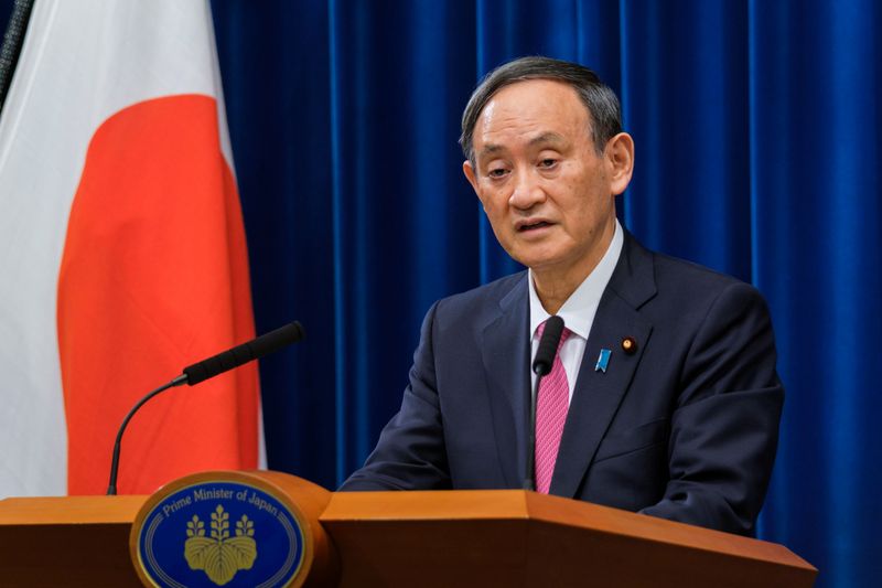 &copy; Reuters. رئيس وزراء اليابان: فيروس كورونا لا يعترف بالعطلات