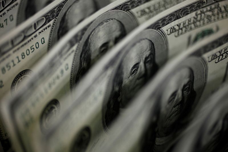 &copy; Reuters. Dólar recua ante real com alívio após novas medidas de estímulo nos EUA