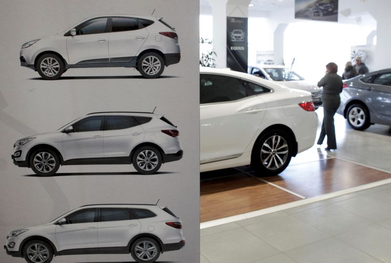 &copy; Reuters. Cars on display at showroom of Hyundai dealership in Stavropol
