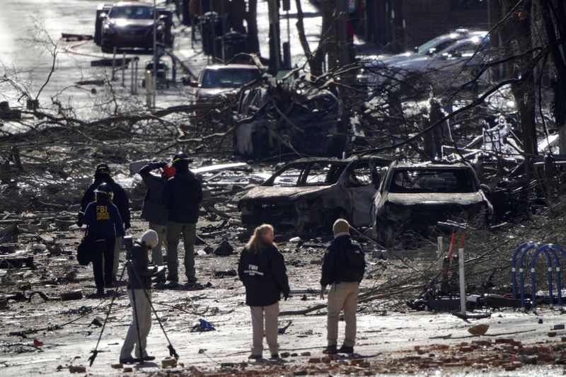 &copy; Reuters. Investigadores no local de explosão em Nashville, nos Estados Unidos