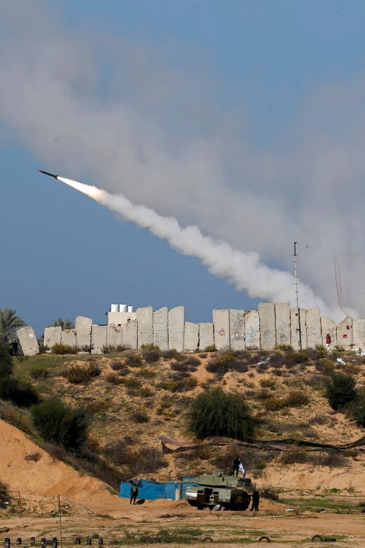 &copy; Reuters. فصائل فلسطينية تطلق صواريخ في البحر في أول تدريبات عسكرية مشتركة