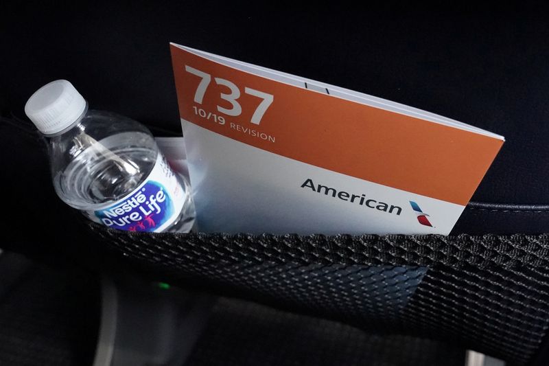 © Reuters. FILE PHOTO: A seat back card and a bottle of water are pictured on a media flight aboard a Boeing 737 Max airplane from Dallas Fort Worth Airport to Tulsa