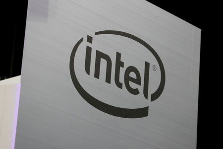 Hedge fund Third Point urges Intel to explore deal options By Reuters