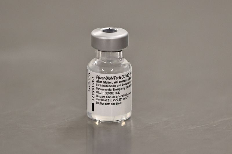 &copy; Reuters. FILE PHOTO: A vial of the Pfizer/BioNTech COVID-19 vaccine is seen ahead of being administered at the Royal Victoria Hospital in Belfast