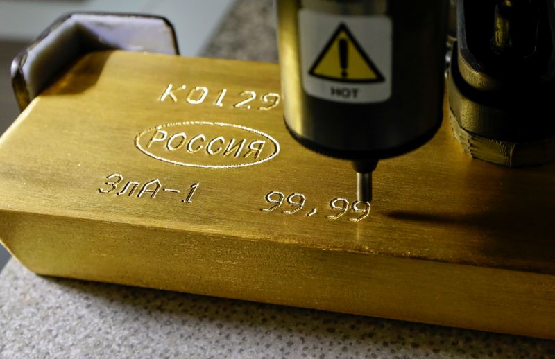 &copy; Reuters. A machine engraves information on an ingot of 99.99 percent pure gold at a plant of Krastsvetmet in Krasnoyarsk