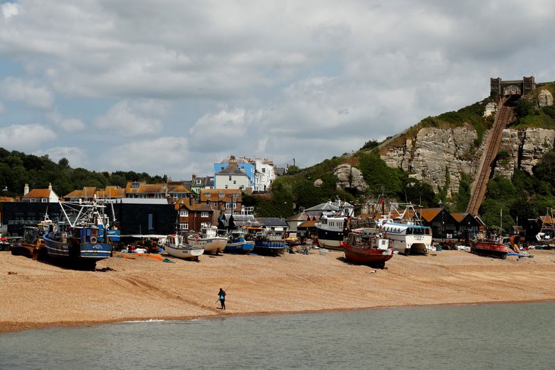 &copy; Reuters. FILE PHOTO: Fishing boats and fisherman in Hastings