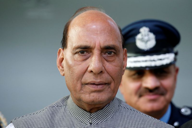 &copy; Reuters. Ministro da Defesa indiano, Rajnath Singh, participa de cerimônia em Merignac