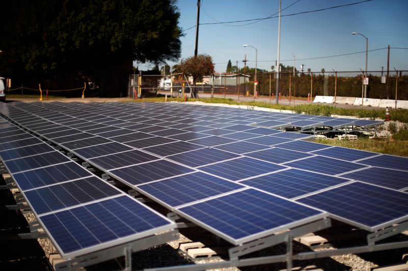 &copy; Reuters. Solar panels are seen next to a Southern California Edison electricity station in Carson