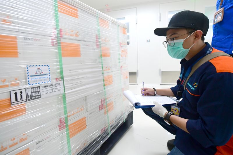 &copy; Reuters. إندونيسيا تتسلم الدفعة الثانية من لقاح سينوفاك المضاد لكوفيد-19