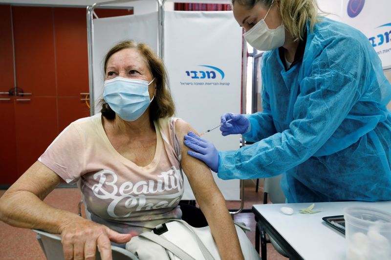 &copy; Reuters. Israel continues its national vaccination drive against COVID-19