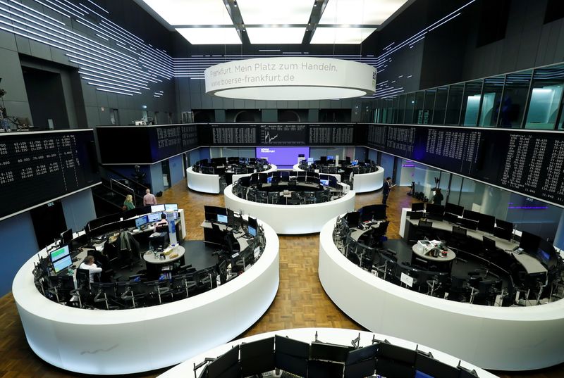 &copy; Reuters. FILE PHOTO: Frankfurt&apos;s stock exchange last trading session of the year