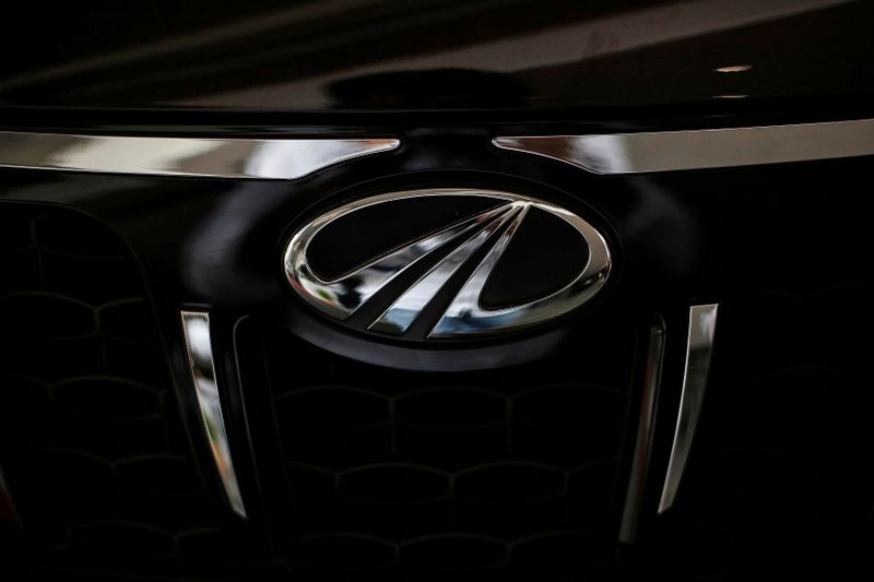 © Reuters. The logo of Mahindra and Mahindra is seen on a car at a showroom in Mumbai