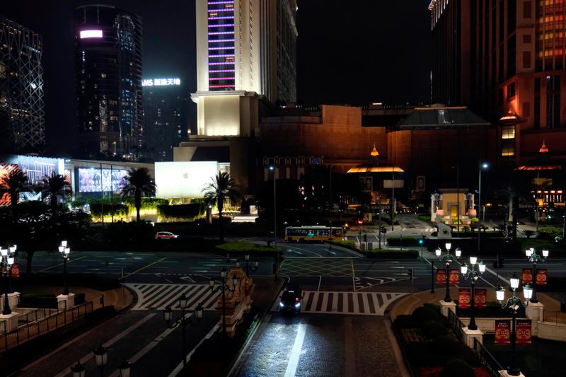 © Reuters. A general view shows casinos and hotels following the coronavirus outbreak in Macau