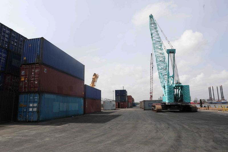 &copy; Reuters. FILE PHOTO: Cranes and containers seen at APM terminal at Nigeria&apos;s gateway port in Apapa, Lagos