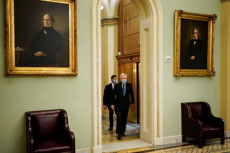 © Reuters. U.S. Senate Majority Leader Mitch McConnell arrives for a vote in Washington