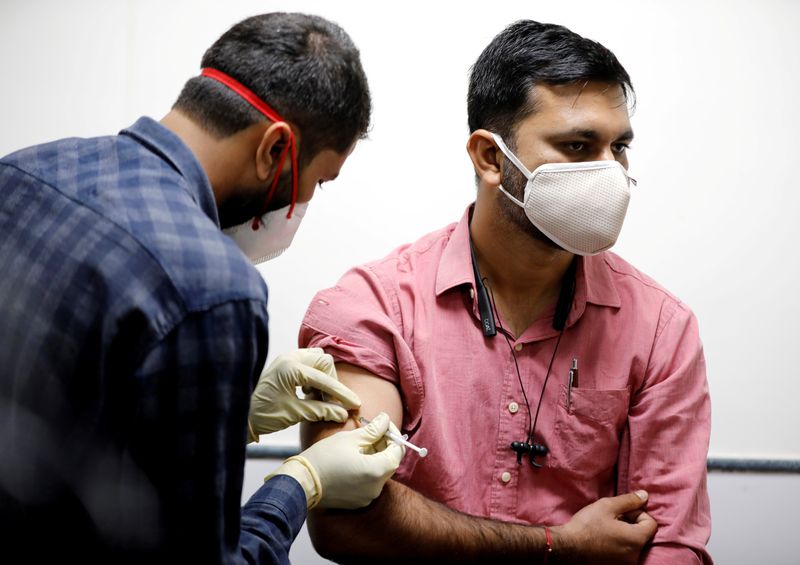 © Reuters. FILE PHOTO: A medic administers COVAXIN, an Indian government-backed experimental COVID-19 vaccine, to a health worker during its trials, in Ahmedabad