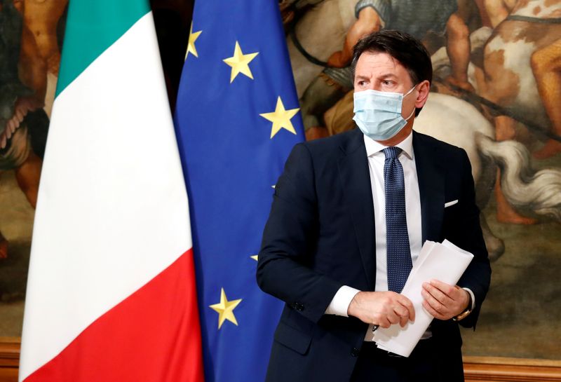 &copy; Reuters. FILE PHOTO: Italian Prime Minister Giuseppe Conte at a press conference in Rome, Italy