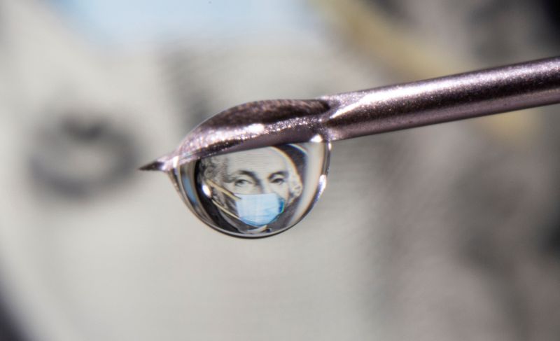 © Reuters. FILE PHOTO: George Washington is seen with a printed medical mask on a one dollar bill reflected in a drop on a syringe needle in this illustration