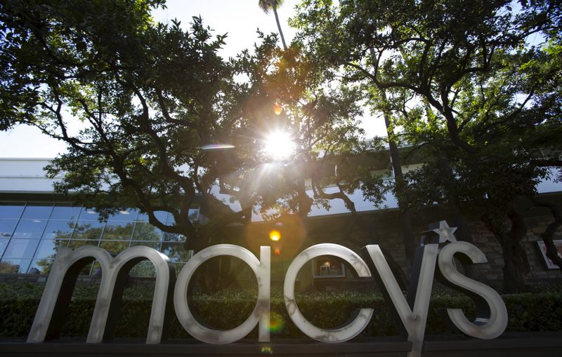 © Reuters. FILE PHOTO: The sign of a Macy's department store is pictured in Pasadena