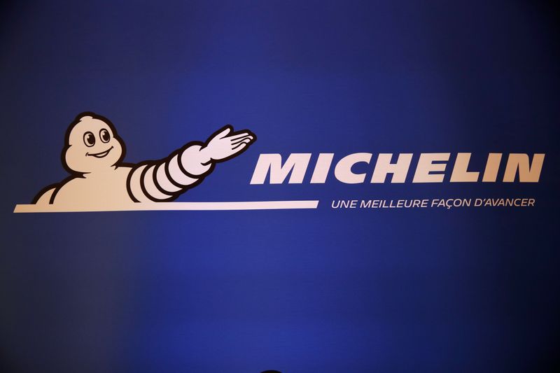 &copy; Reuters. Il logo del Gruppo Michelin a Parigi