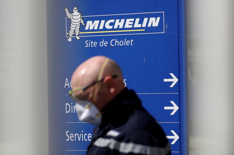 © Reuters. FILE PHOTO: Michelin tyre's factory restarts production in its plant in Cholet
