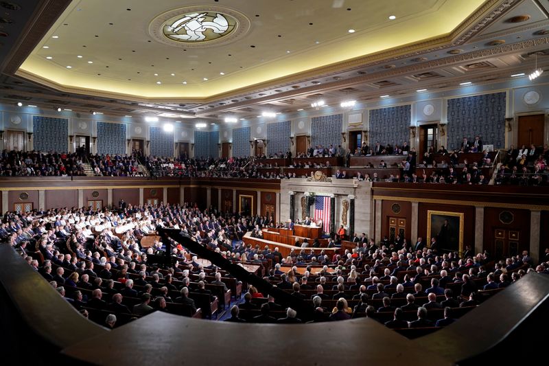 © Reuters. FILE PHOTO: U.S. President Trump delivers the State of the Union address at the U.S. Capitol in Washington