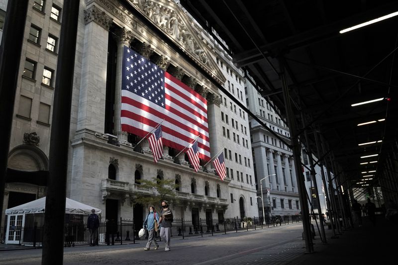&copy; Reuters. People walk past the New York Stock Exchange