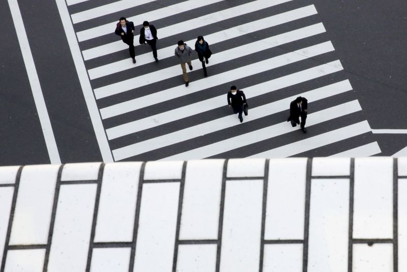 © Reuters. 政府、緊急事態宣言を決定へ　1都3県で飲食店に時短要請