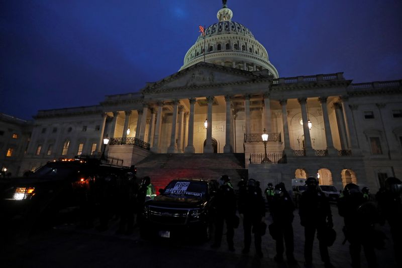 &copy; Reuters. مسؤول: مبنى الكونجرس الأمريكي أصبح آمنا الآن