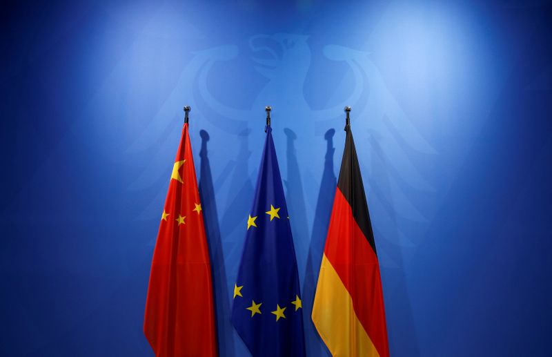 &copy; Reuters. FILE PHOTO: The Chinese, European Union (EU) and German national flags are pictured at the Chancellery in Berlin