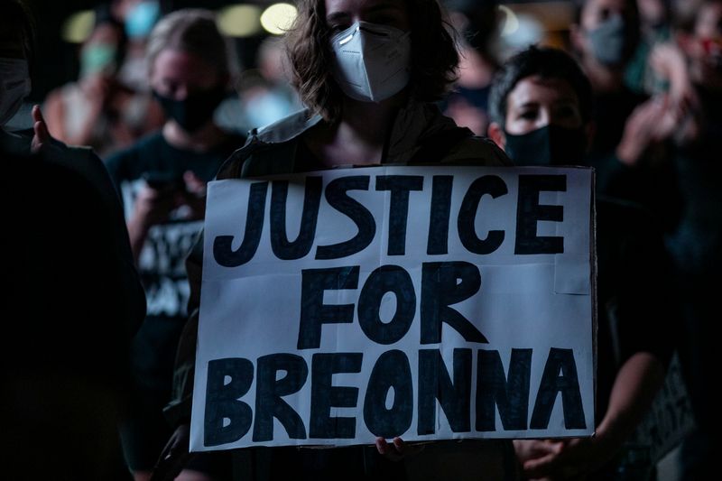 &copy; Reuters. A woman holds a sign during the march for Breonna Taylor
