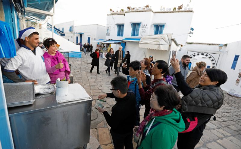 &copy; Reuters. إيرادات السياحة التونسية تهوي 65% في 2020