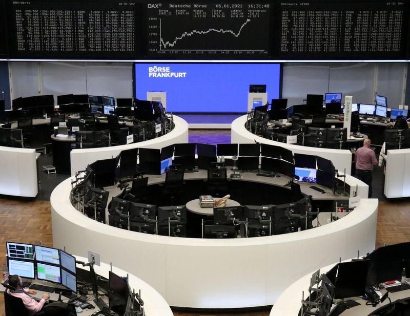 © Reuters. FILE PHOTO: The German share price index DAX graph is pictured at the stock exchange in Frankfurt