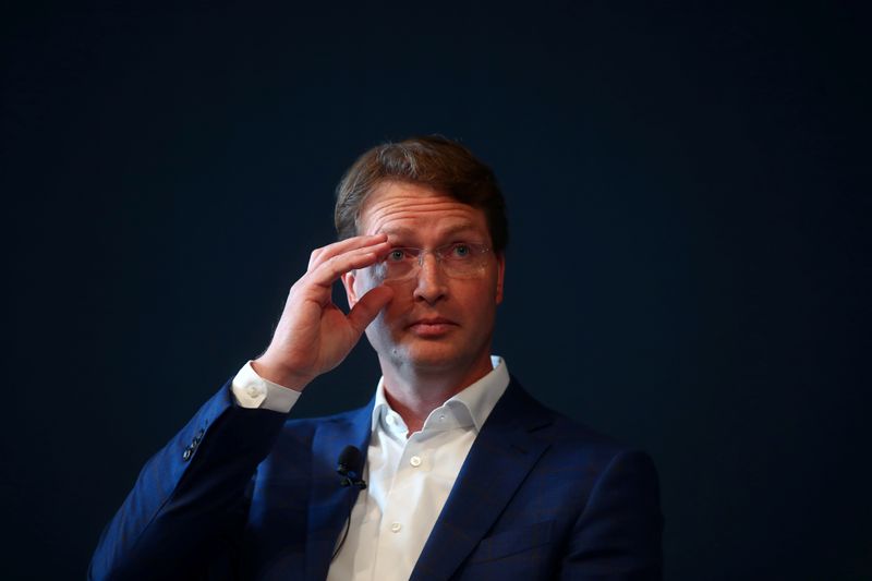 © Reuters. FILE PHOTO: Head of Mercedes-Benz Cars Ola Kallenius attends a demonstration flight round of an electrical air taxi at the Daimler museum in Stuttgart