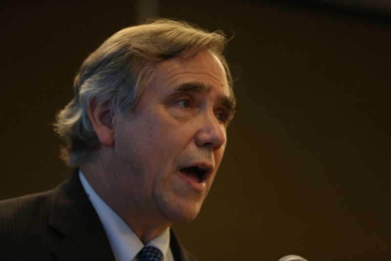 &copy; Reuters. Senator Jeff Merkley talks to reporters during a news conference at a hotel in Yangon